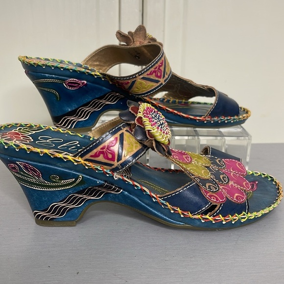 Elite by Corkys Women's Navajo Sandals Blue Pink Floral Leather Detail Sz 6 - Picture 2 of 9